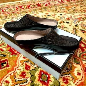 Easy Spirit Leather Mules 8 1/2 Medium